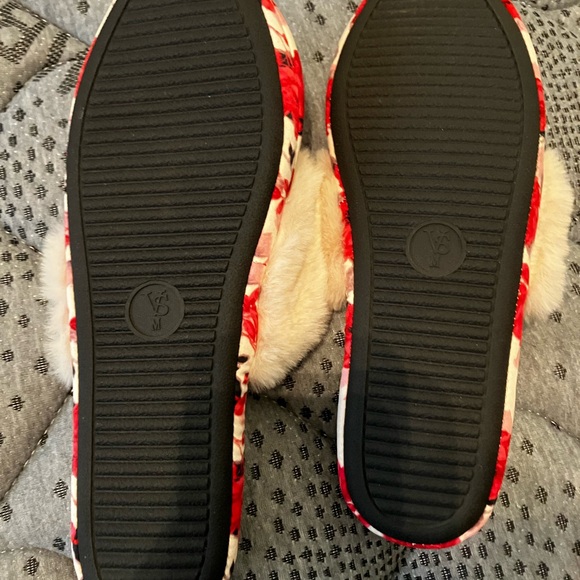 Brad new Victoria secret slippers - Picture 2 of 4